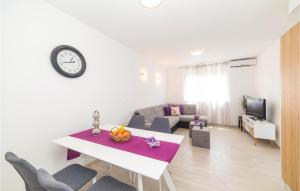 Beautiful Apartment In Trogir With 2 Bedrooms And Wifi