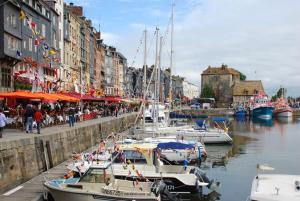 Maisons de vacances Lovely cottage in Honfleur center : photos des chambres