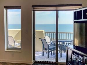 2307 Royale Palms condo