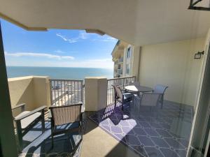 2307 Royale Palms condo