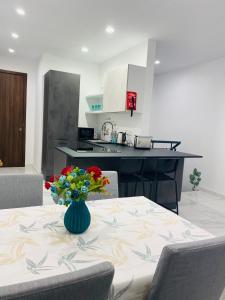 Central, Bright & Modern Apartment