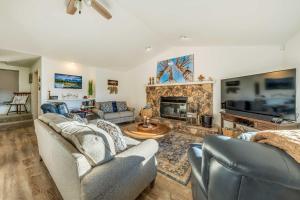 Wildlife Watching & Mtn Views: Luxe Ruidoso Escape
