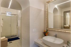 YourHome - Royal Blue Suite