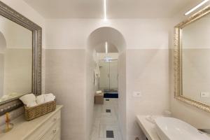 YourHome - Royal Blue Suite