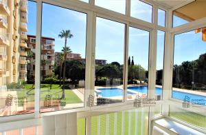 47 Hercules Estudio. Vistas al jardín y la piscina. Cercano al centro. Excelente ubicación.