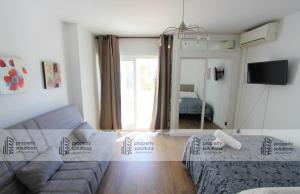 47 Hercules Estudio. Vistas al jardín y la piscina. Cercano al centro. Excelente ubicación.