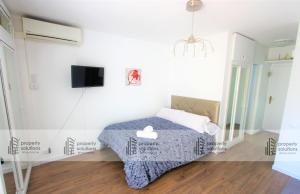 47 Hercules Estudio. Vistas al jardín y la piscina. Cercano al centro. Excelente ubicación.