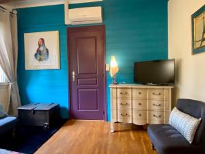 B&B / Chambres d'hotes O Clair de Lune Chambres d'hotes climatisees a Sarlat - parking prive - piscine chauffee - espace bien-etre Jacuzzi et massages : photos des chambres