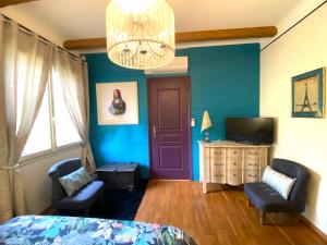 B&B / Chambres d'hotes O Clair de Lune Chambres d'hotes climatisees a Sarlat - parking prive - piscine chauffee - espace bien-etre Jacuzzi et massages : photos des chambres