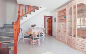 Cozy Home In Los Alcázares With Kitchen