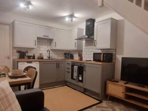 Cosy Moat House Cottage #3 - 4hvězdičkové hotely ve městě Pembroke