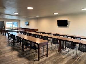 Days Inn and Suites by Wyndham Port Huron