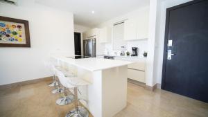 Roble Sabana 105 Luxury Apartment - Reserva Conchal