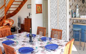 3 Bedroom Cozy Home In Lamballe-Armor