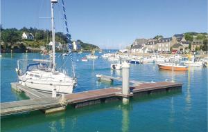 Maisons de vacances 3 Bedroom Cozy Home In Lamballe-Armor : photos des chambres