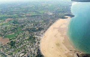 Maisons de vacances 3 Bedroom Cozy Home In Lamballe-Armor : photos des chambres