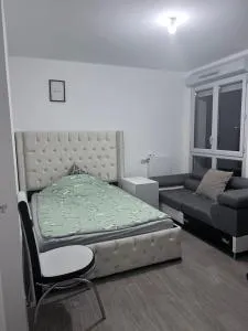 Chambre individuelle dans un appartement à 37 de champs élysées - Val Notre Dame