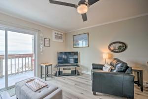 Chic Oceanfront North Topsail Beach Condo with Deck
