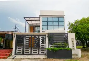 Amazonia Deluxe Calle 13 - 莱蒂西亚