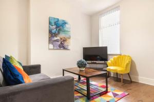 3-bedroom Home in Liverpool L15 with FREE Parking