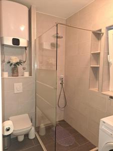 Apartments with parking space Makarska - 18213