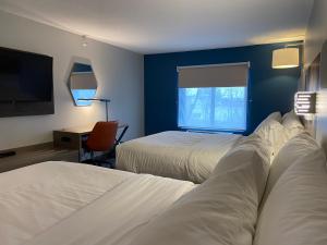 Standard Room room in Holiday Inn Express Plymouth an IHG Hotel
