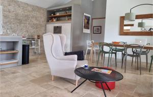 Maisons de vacances Nice Home In Pouzols-minervois With 3 Bedrooms, Wifi And Outdoor Swimming Pool : photos des chambres