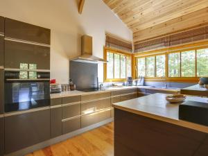 Belle villa en bois 6 personnes avec terrasse et Wi-Fi à Biscarrosse - FR-1-521-71