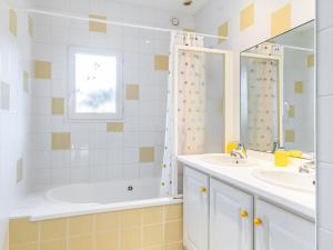 Villa avec piscine privée, jardin clôturé et WIFI à Biscarrosse - Idéale pour 6 personnes - FR-1-521-192