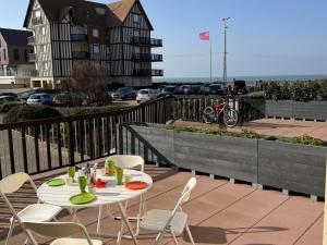 Appartement 3 pièces avec terrasses et vue mer - Parking inclus - FR-1-487-349