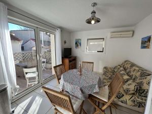 Maisons de vacances Maison Valras-Plage, 3 pieces, 4 personnes - FR-1-701-60 : photos des chambres