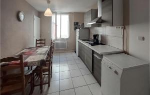 Appartements Beautiful apartment in BALARUC LES BAINS with 1 Bedrooms and WiFi : photos des chambres