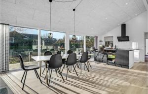 4 Bedroom Nice Home In Glesborg