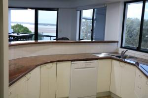 Family Friendly 3 Bedroom - River Views - short walk to the Beach