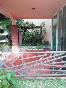 CASA EN CONDOMINIO CON ALBERCA EN CUAUTLA MORELOS