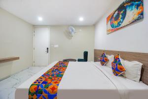 FabHotel SSR Fern Suites - 100M from GSM Mall Madeenaguda