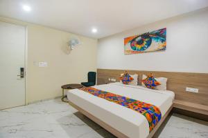 FabHotel SSR Fern Suites - 100M from GSM Mall Madeenaguda