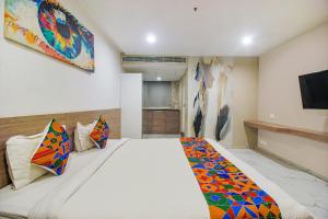 FabHotel SSR Fern Suites - 100M from GSM Mall Madeenaguda