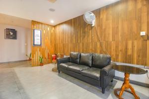 FabHotel SSR Fern Suites - 100M from GSM Mall Madeenaguda