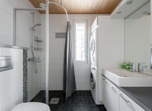 Modern Downtown 1BR next to Lake Pyhäjärvi