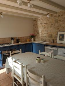 Maisons de vacances 3 self-contained gites with pool and games room : photos des chambres