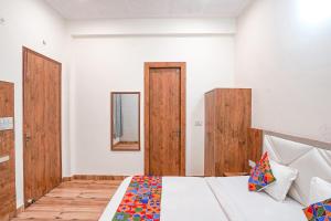 FabHotel Sirtaj Suites