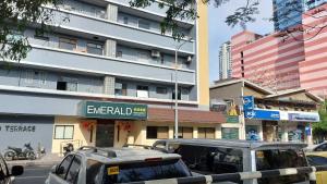 USA embassy front suite Pearl of the Orient