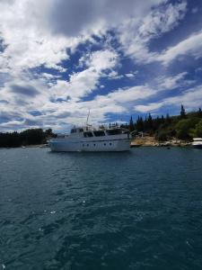 Motor Yacht Cadabra