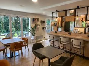 钟楼南特雷泽机场酒店 - Saint-Aignan-Grand-Lieu