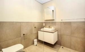 Apartment - Sleeps 4 - Parking - Pool