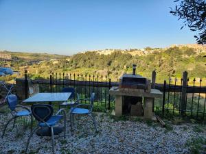 Gozo Pool and views, sleeps 3 with Private Bathroom