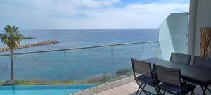 Appartements NEPITA- Vue mer- piscine en residence de standing- clim-Wifi : photos des chambres