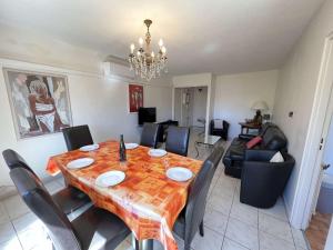 Appartement T3 Climatisé, 2 Chambres, Balcon, Parking, Proche Plage, Lave-linge - FR-1-702-22