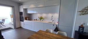 NEPITA- Vue mer- piscine en résidence de standing- clim-Wifi